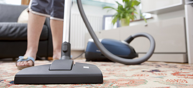 USED_Woman vaccuming